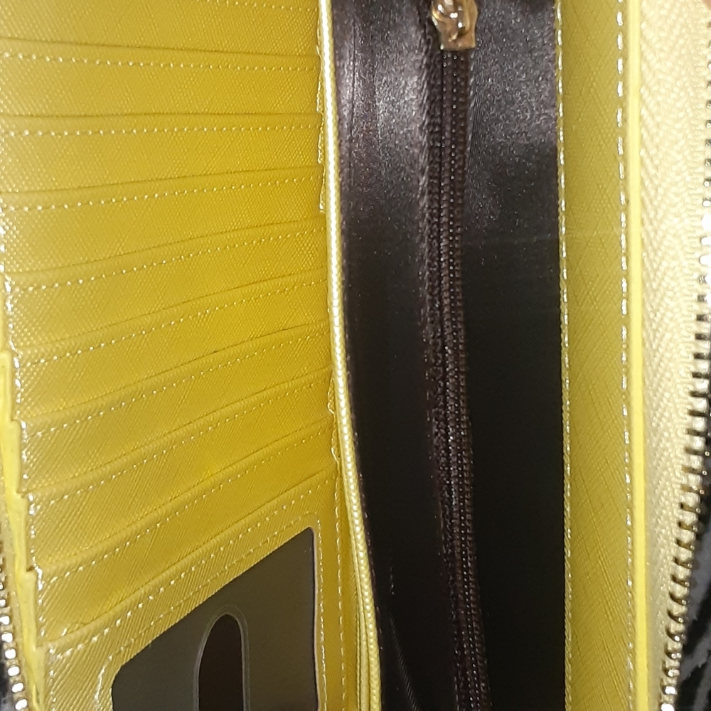 Yellow Wallet - Picture 5 of 5